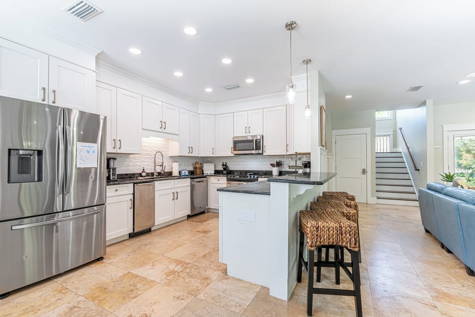 Kitchen with Breakfast Bar
