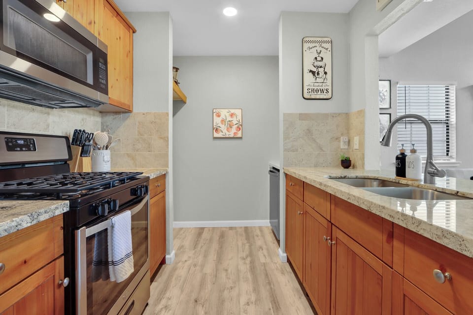Full kitchen off of the dining area