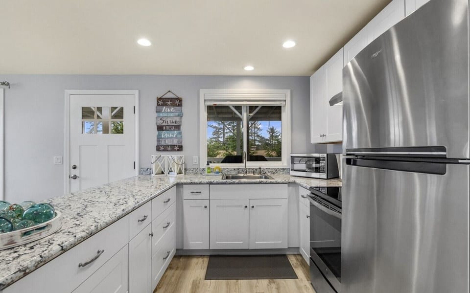 Fully equip kitchen for all your cooking needs