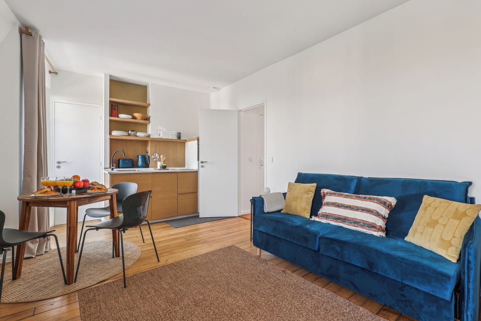 City Apartment, 1 Double Bed with Sofa bed, Non Smoking | Living area | 40-inch Smart TV with satellite channels