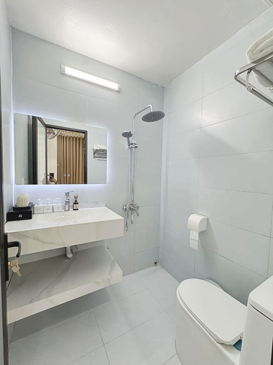 Superior Double Room, Balcony, City View | Bathroom | Free toiletries, hair dryer, bidet, towels
