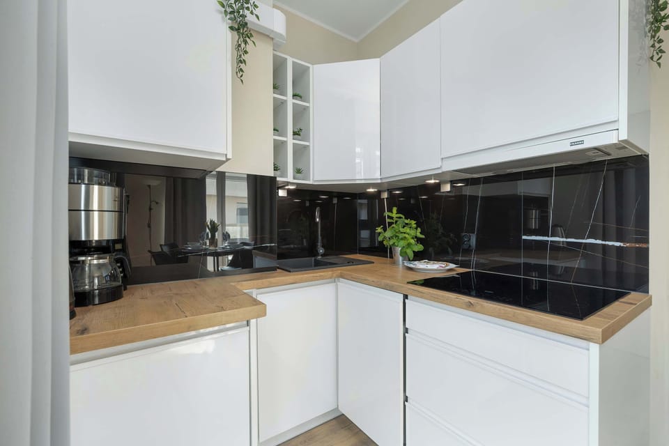 Modern, fully equipped kitchenette. 