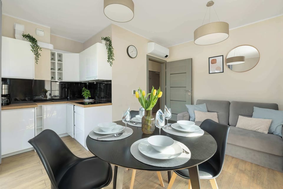 Modern, fully equipped kitchenette. 