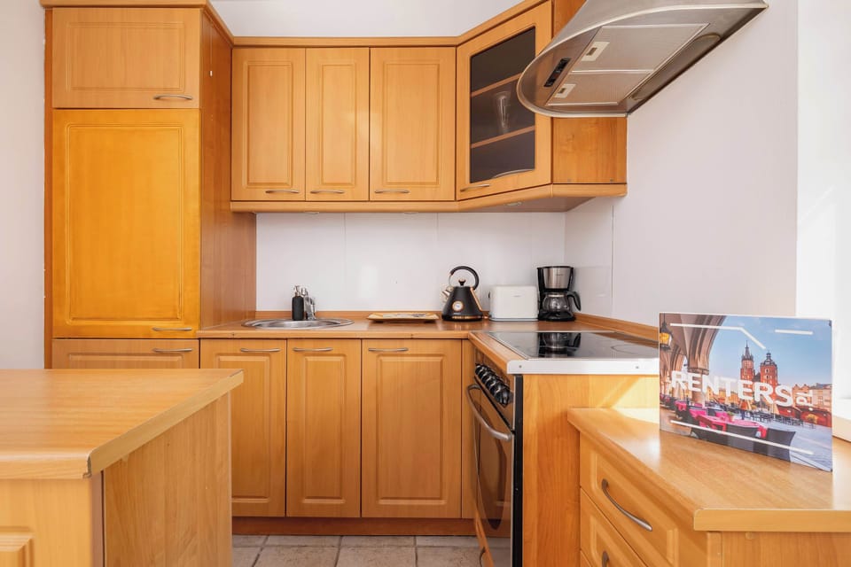 Wooden and atmospheric kitchenette, which allows the guests to prepare meals easily and comfortably.