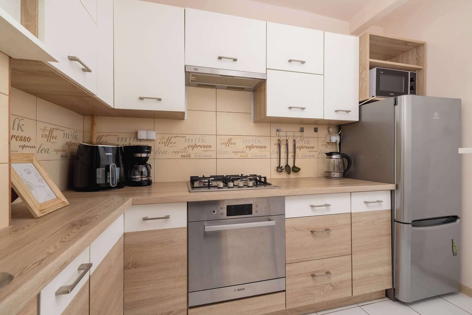 The fully equipped kitchen, which has a refrigerator, freezer, gas stove and coffee maker, will allow you to prepare delicious meals.