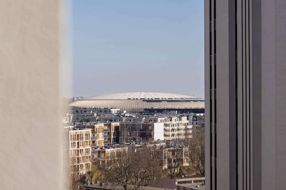 The view from the window to the Tauron Arena and the city skyline is a guarantee of unforgettable mornings and evenings.