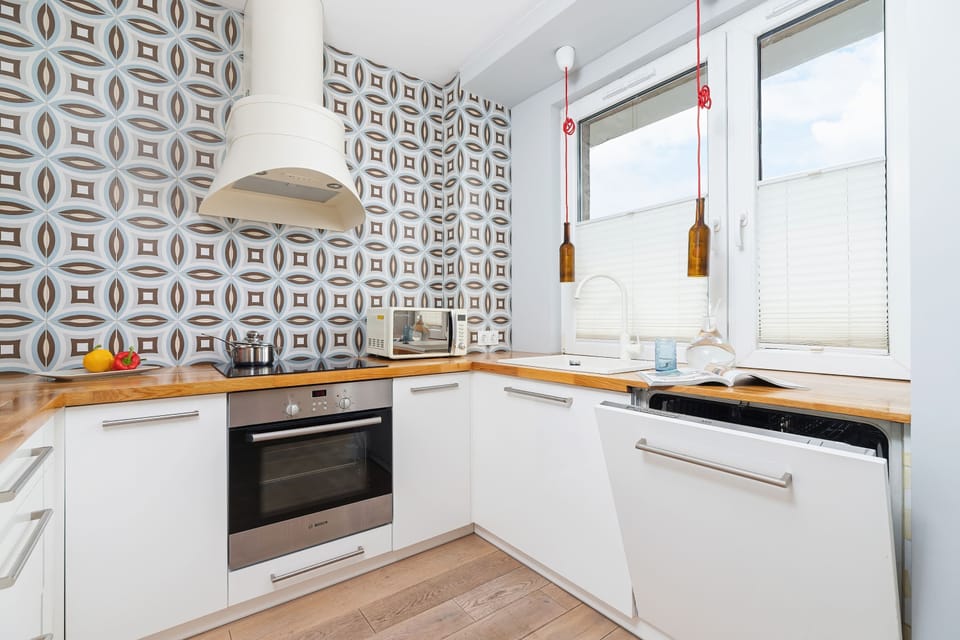 Fully equipped kitchenette with a kettle, toaster, fridge with freezer, oven, microwave, dishwasher and coffee machine.