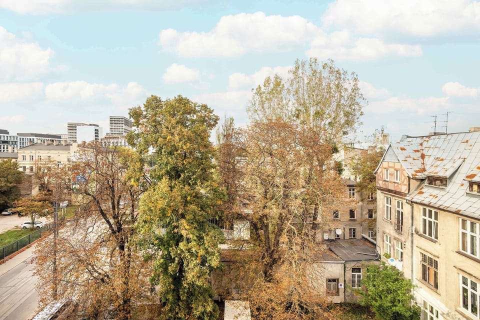 View from the apartment of the surrounding area.