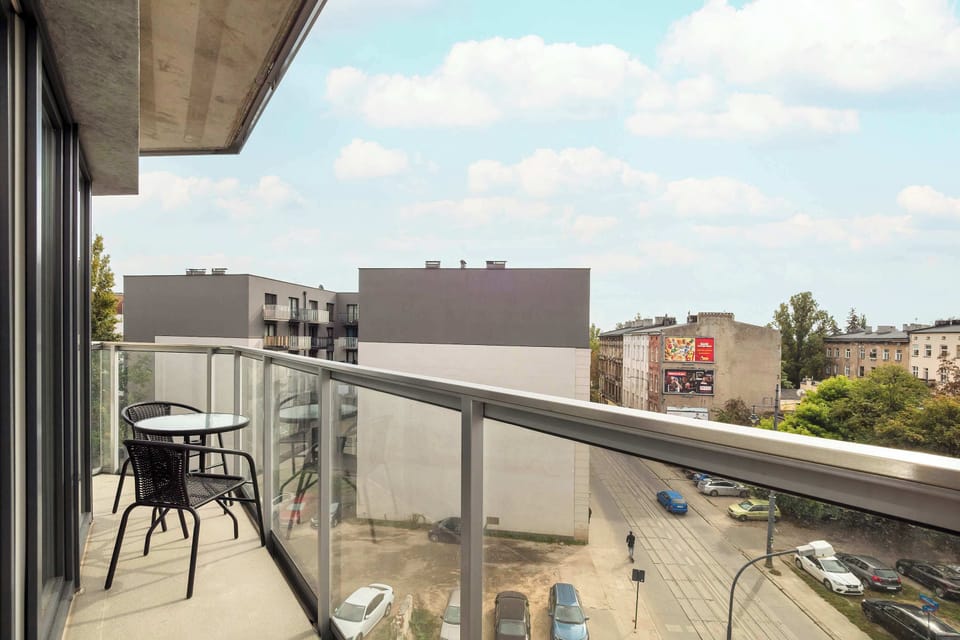 Large, furnished balcony/