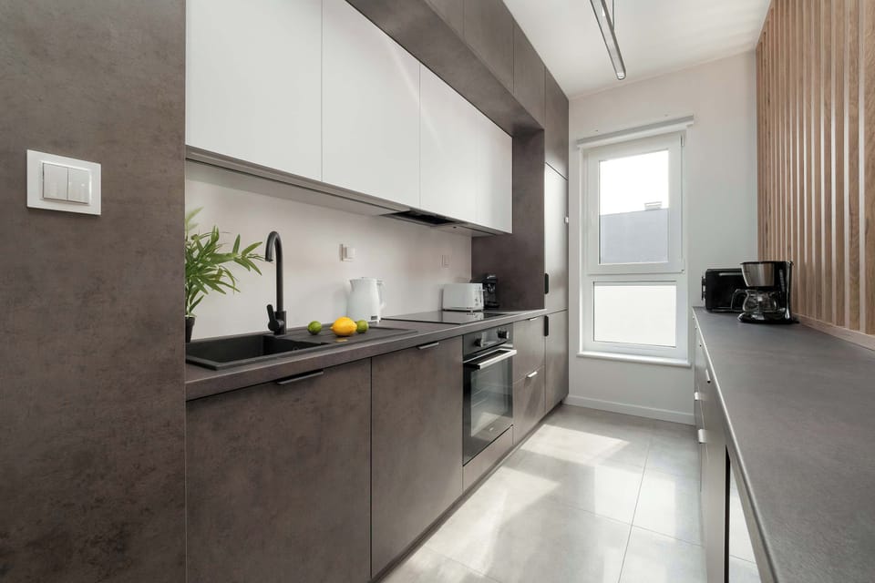 Fully equipped kitchenette.