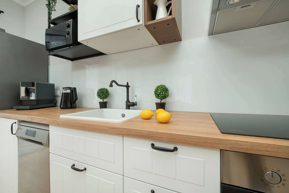 Fully equipped kitchenette.