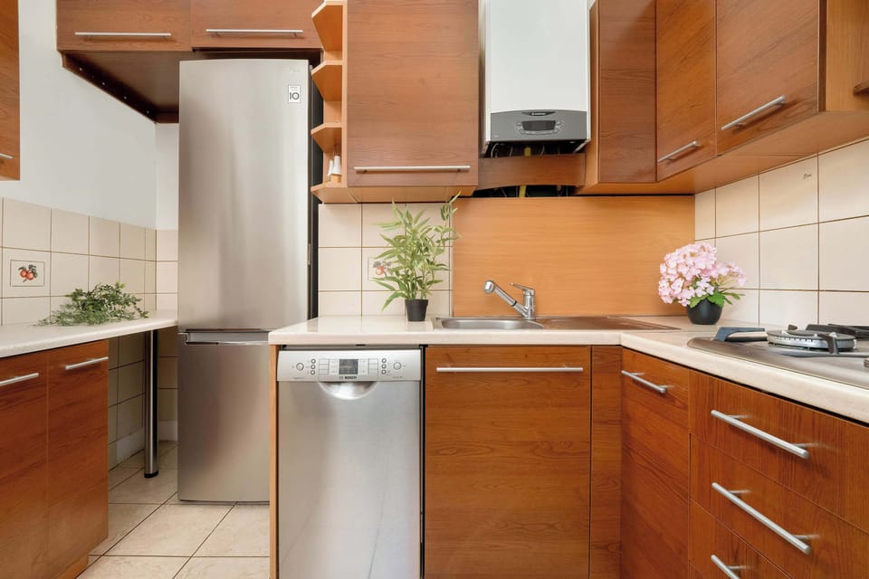 Modern, fully equipped kitchen