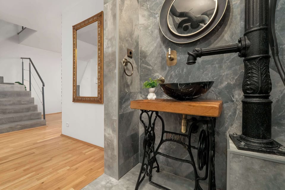 In addition to the bathroom, you can also wash your hands here, in this delightful corner, where there is a beautiful mirror, a ceramic bowl and a faucet imitating ancient taps.