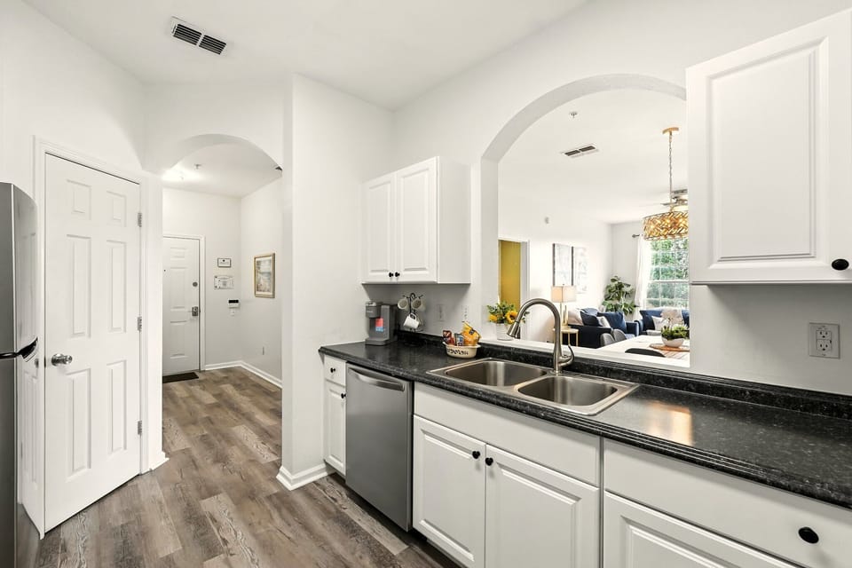 Modern Open-Concept Kitchen