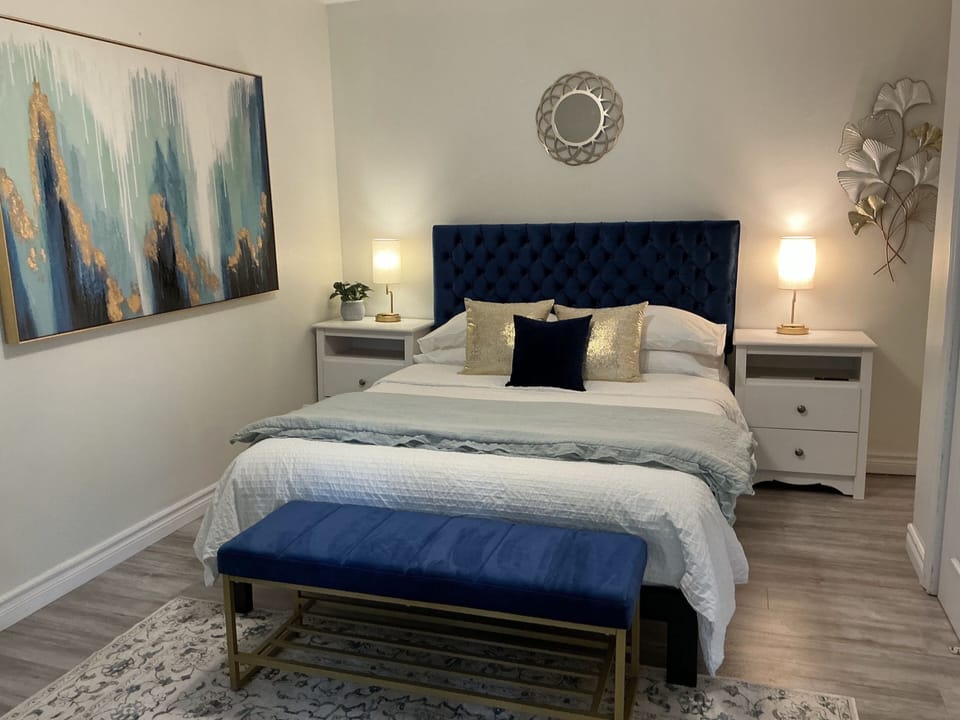 Deluxe Suite, Garden View | Blackout drapes, iron/ironing board, WiFi (free), individually decorated