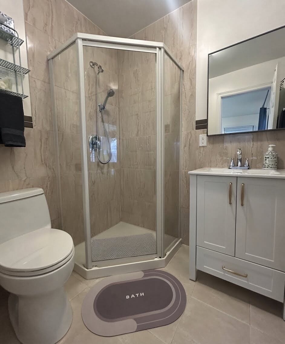 Deluxe Suite, Garden View | Bathroom | Shower, rainfall showerhead, free toiletries, hair dryer