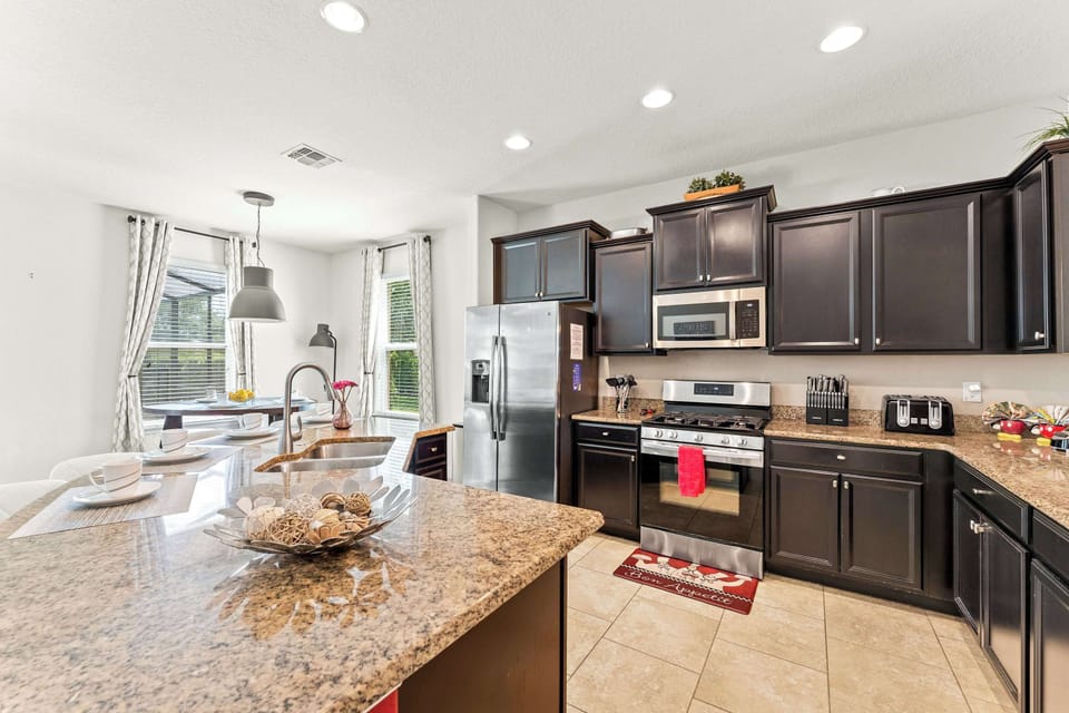 Full kitchen