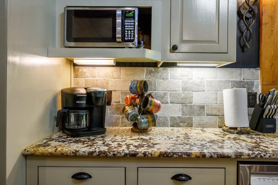 Coffee lovers welcome! Enjoy drip coffee maker & Keurig in our cozy rental.