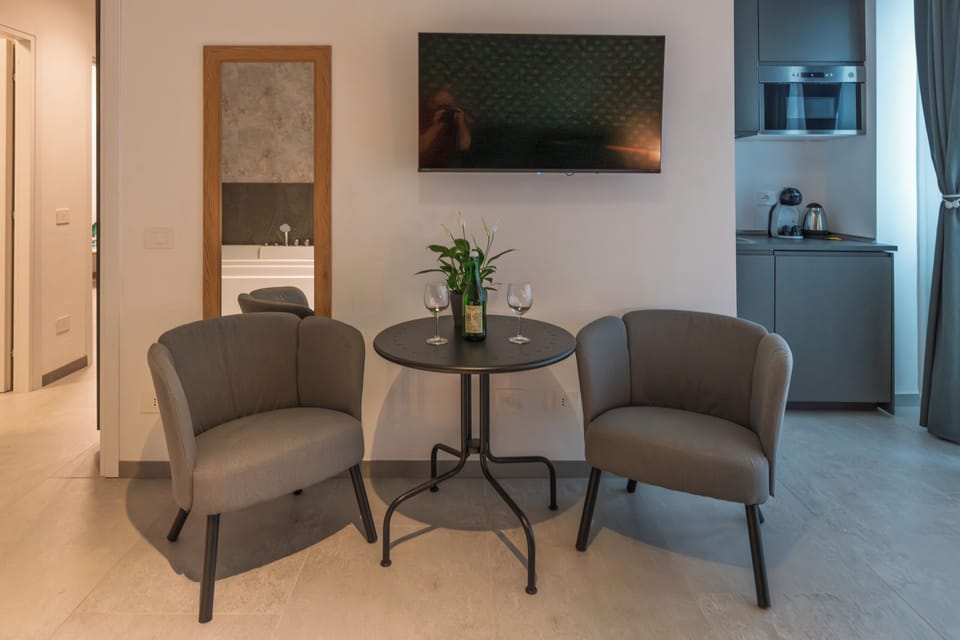 Luxury Double Room, Balcony, Courtyard View | Minibar, laptop workspace, blackout drapes, soundproofing