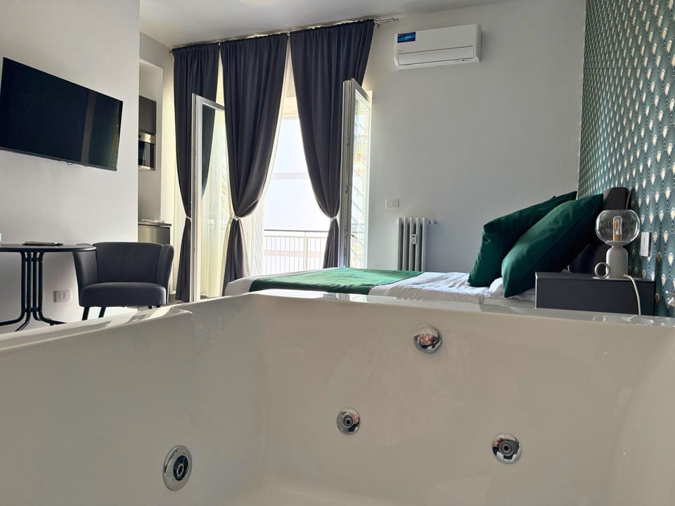 Luxury Double Room, Balcony, Courtyard View | Minibar, laptop workspace, blackout drapes, soundproofing
