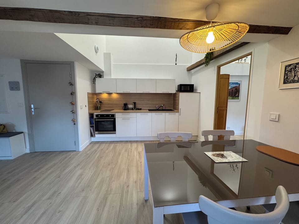 Entrance and kitchen