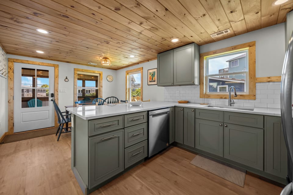 Fully stocked kitchen for family meals and seafood nights