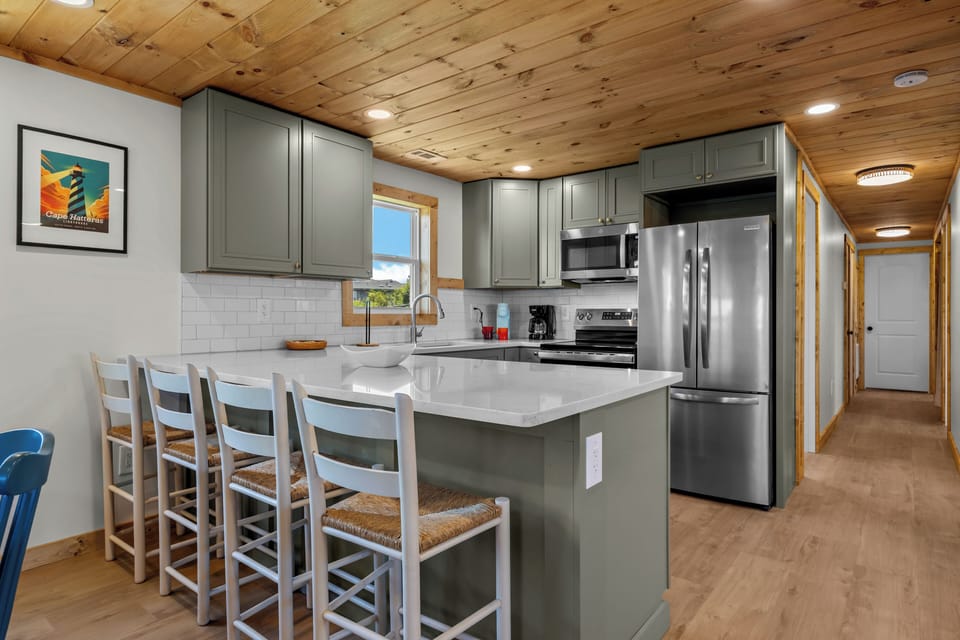 Updated kitchen with everything you need to cook at home.