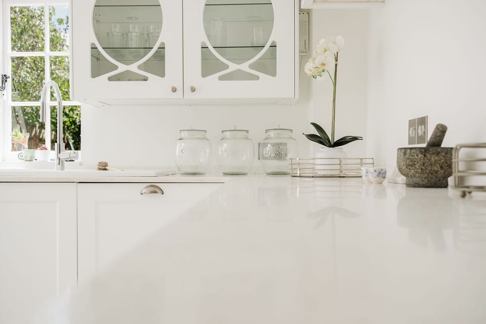 Deluxe Room, Courtyard View | Private kitchen