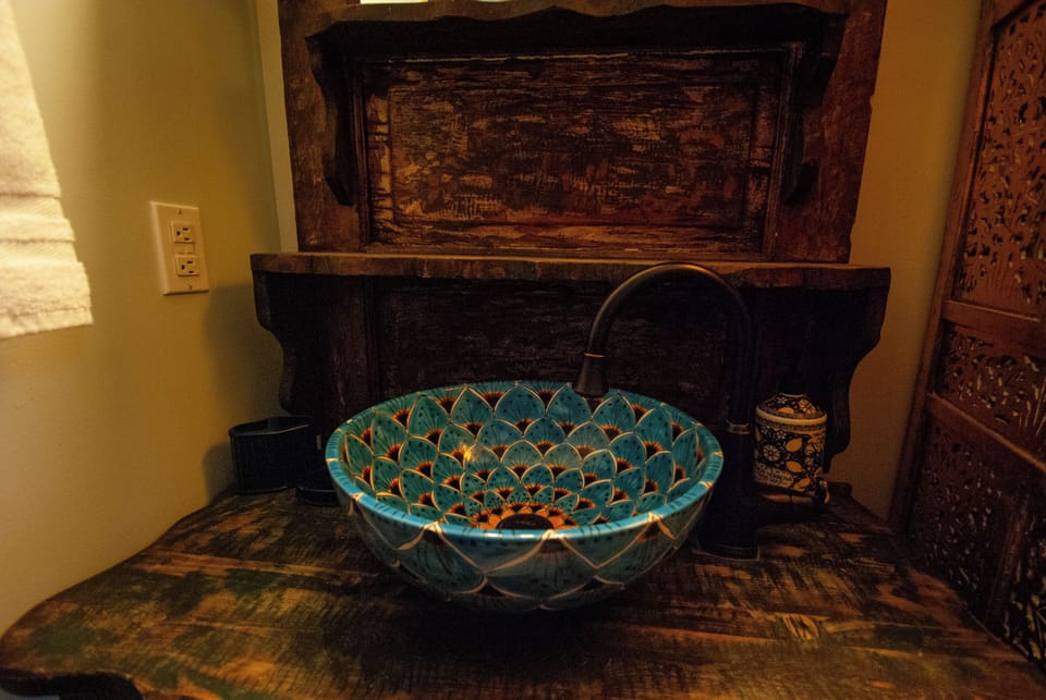 Foxfire | Bathroom | Free toiletries, towels, soap, shampoo