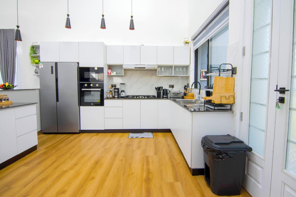 Luxury Bungalow, Garden View | Private kitchen | Fridge, microwave, cookware/dishes/utensils
