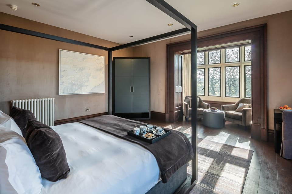 Double Room, 1 King Bed (Shower) | Desk, iron/ironing board, free WiFi, bed sheets