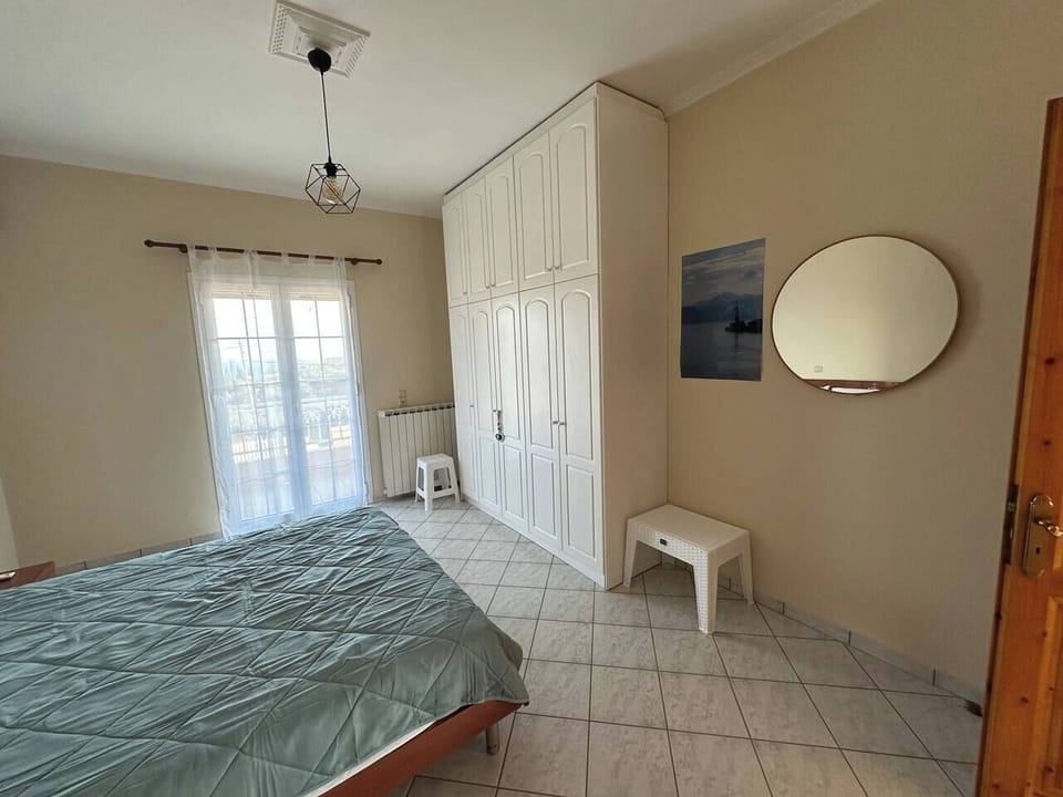 Upper floor room 3 with double bed