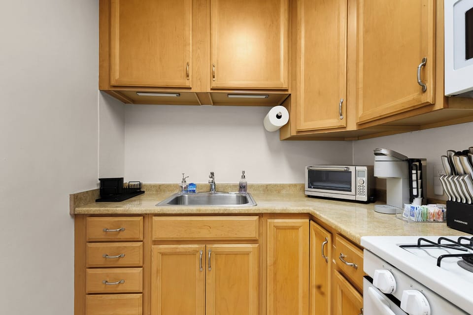 Full size kitchen with everything you need to make a great meal. 