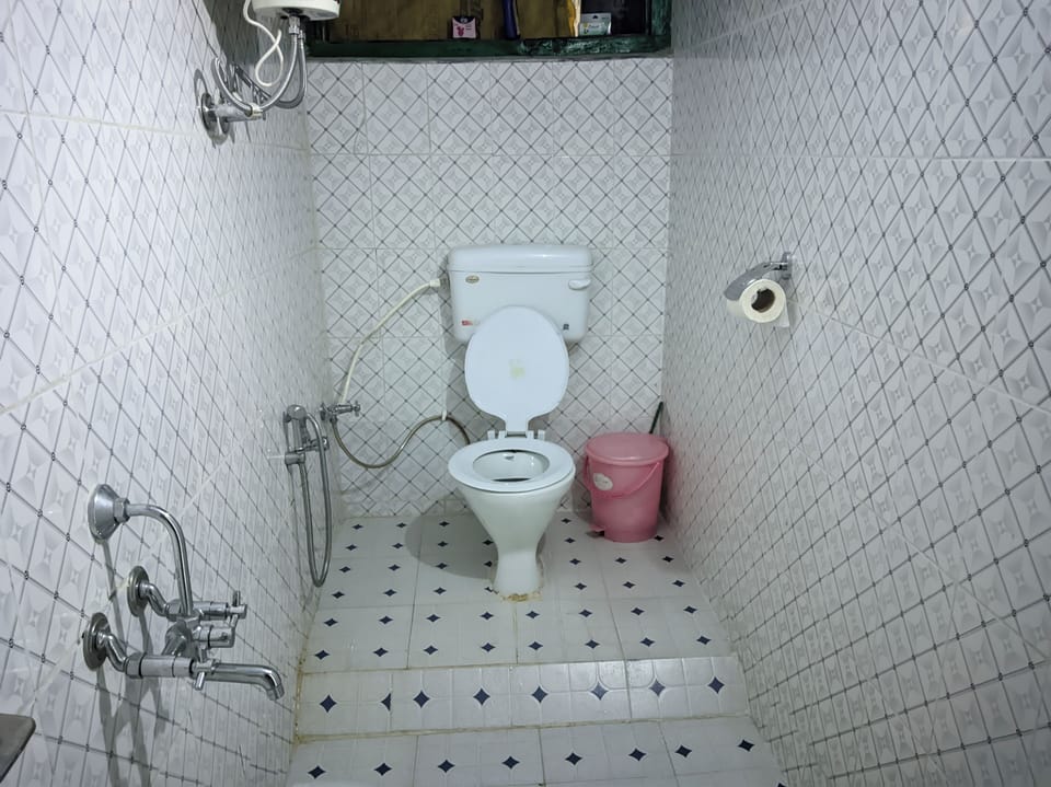 Classic Double Room, Hill View | Bathroom | Towels
