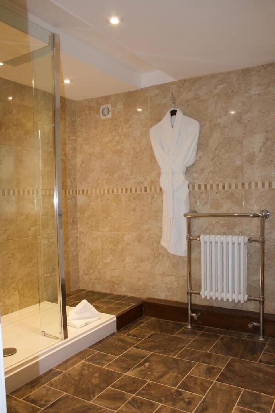 Superior Double Room, Garden View | Bathroom | Slippers