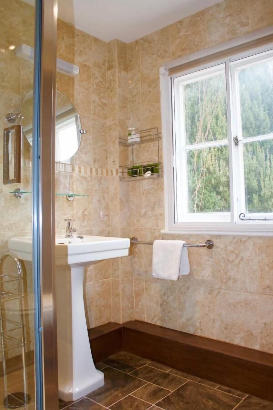 Superior Double Room, Garden View | Bathroom | Slippers