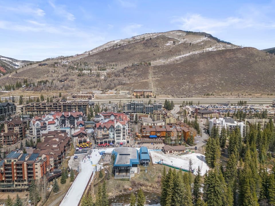 1 minute walk to gondola!
