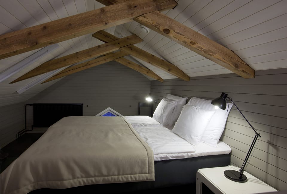 Design Studio Suite, 1 Queen Bed | Individually decorated, desk, iron/ironing board, free WiFi