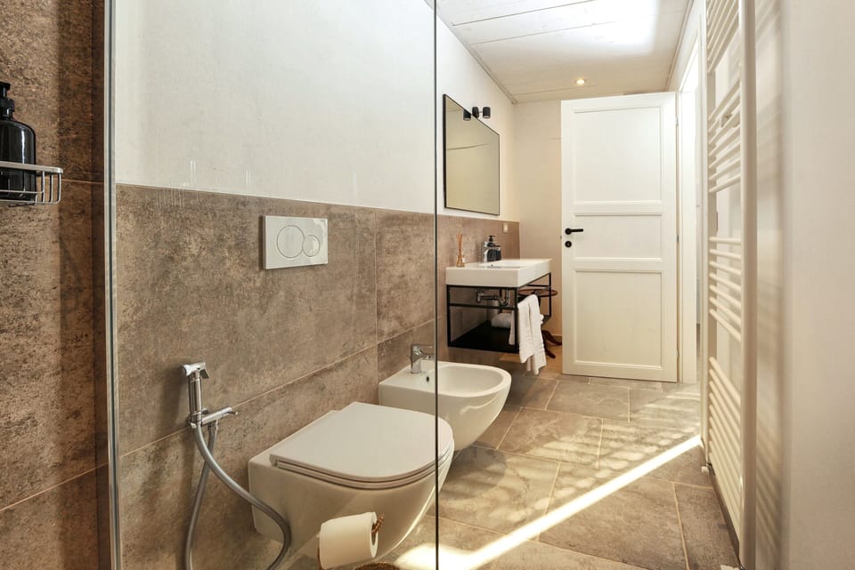 Deluxe Double or Twin Room, Non Smoking, Garden View | Bathroom | Shower, hair dryer, bidet, towels