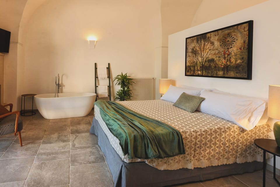 Deluxe Double Room, 1 Queen Bed, Non Smoking, Garden View | Minibar, desk, free WiFi