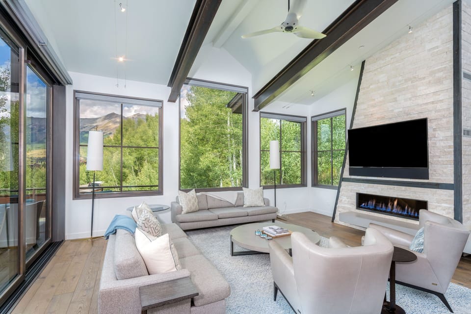 Living Room - Modern living room with amazing views, vaulted ceilings, gas fireplace, private deck access