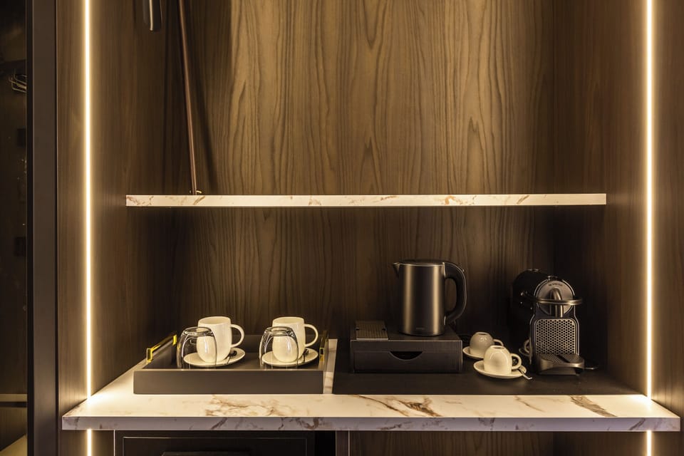 Minibar, in-room safe, desk, laptop workspace