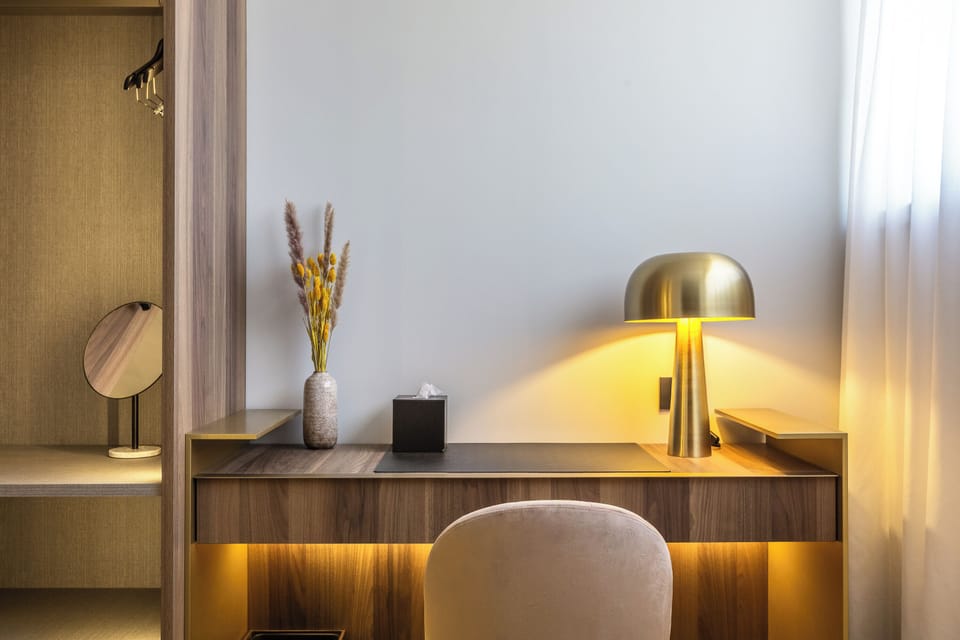 Design Suite | Minibar, in-room safe, desk, laptop workspace