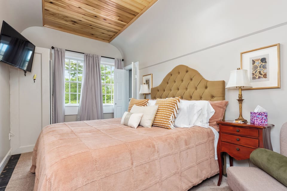 Double Room, 1 Queen Bed, Private Bathroom | Free WiFi
