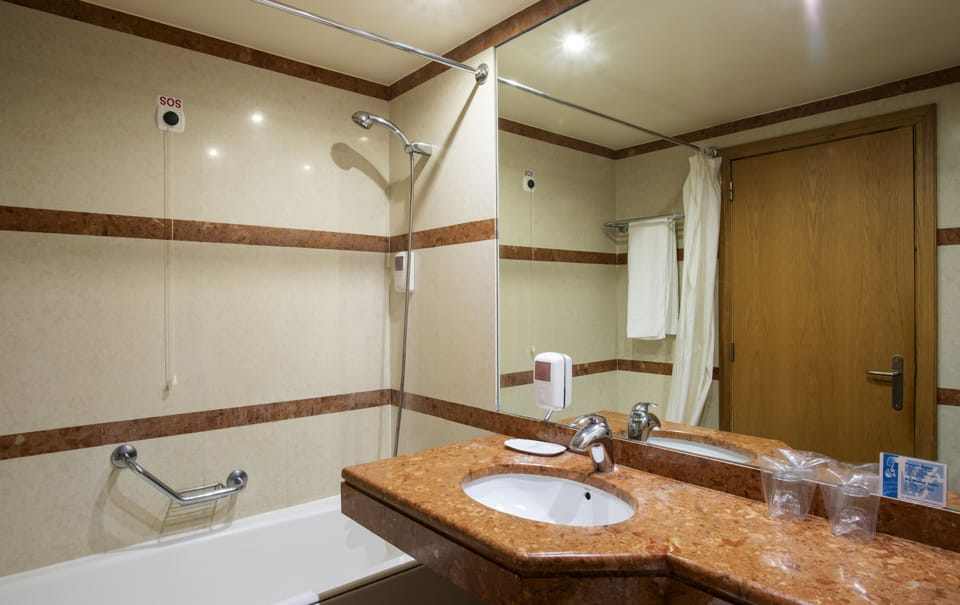 Bathtub, free toiletries, hair dryer, bathrobes