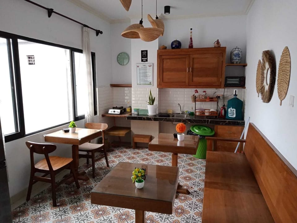 Shared fridge, microwave, stovetop, dishwasher