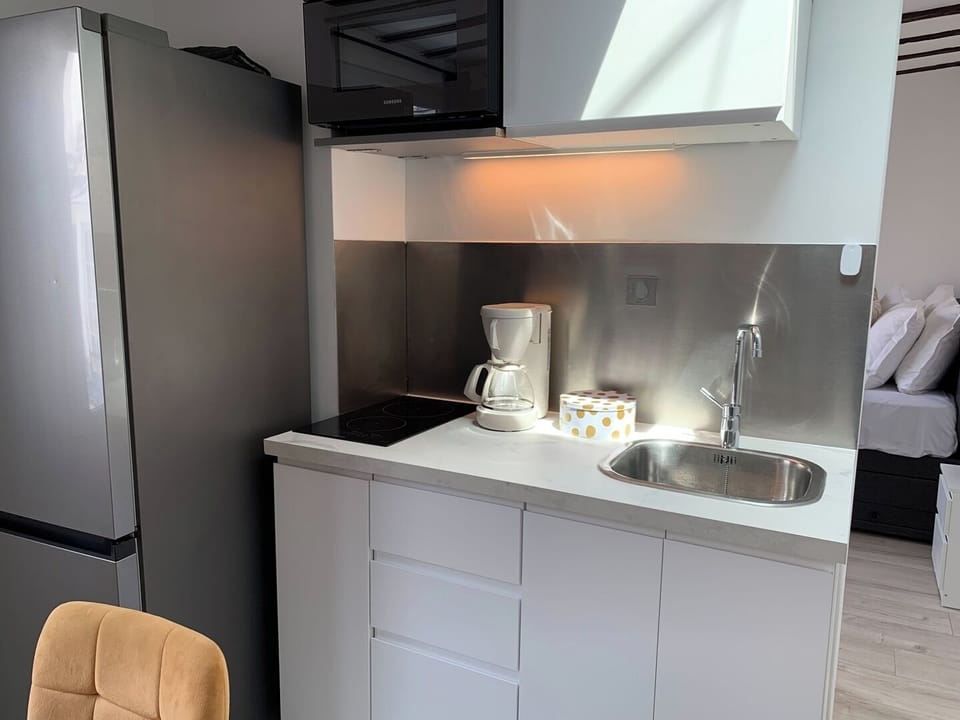 The kitchen is fully equipped to prepare a simple meal 
