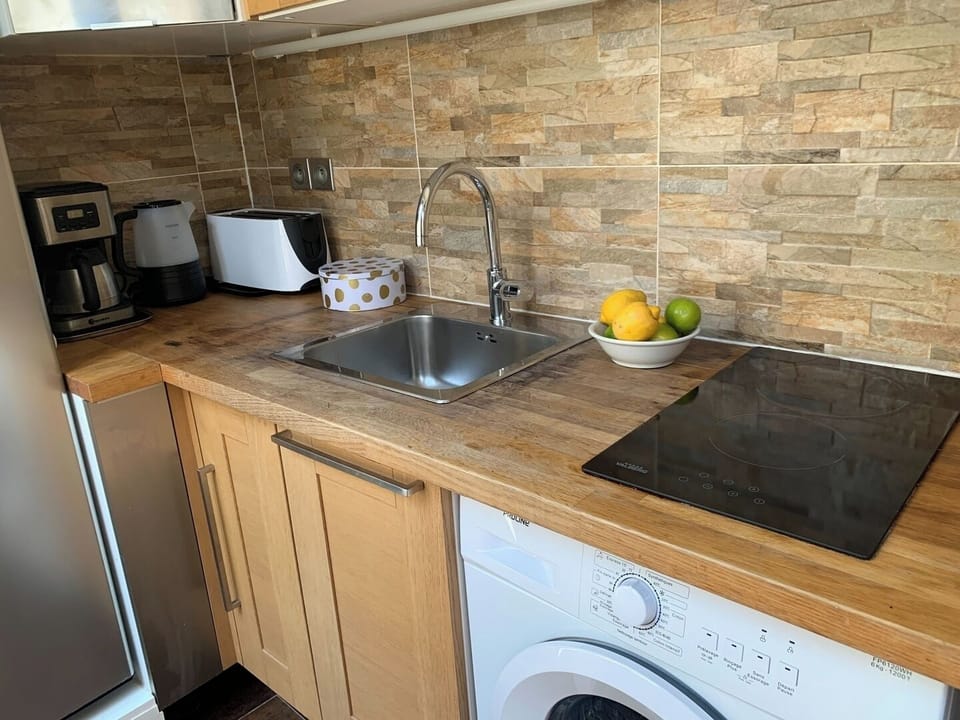 The kitchen is fully equipped to prepare a simple meal