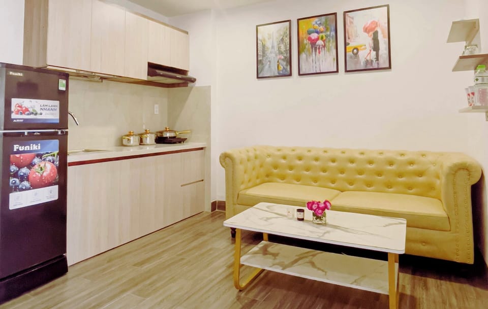 Deluxe Double Room, City View | Living area | 32-inch Smart TV with digital channels