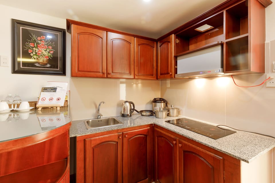One bedroom Apartment, No Windows | Private kitchen | Mini-fridge, electric kettle, paper towels